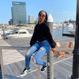 Meet your Posher, Elise